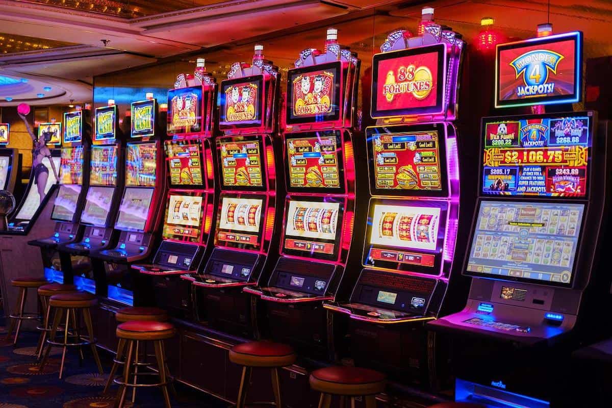 Which casino games commonly feature Progressive Jackpots?