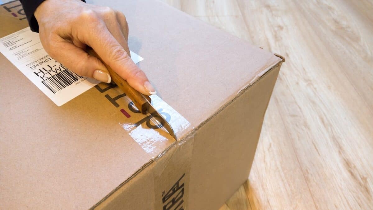 4 Ways to Keep Shipments Moving Smoothly During Annual Leave!