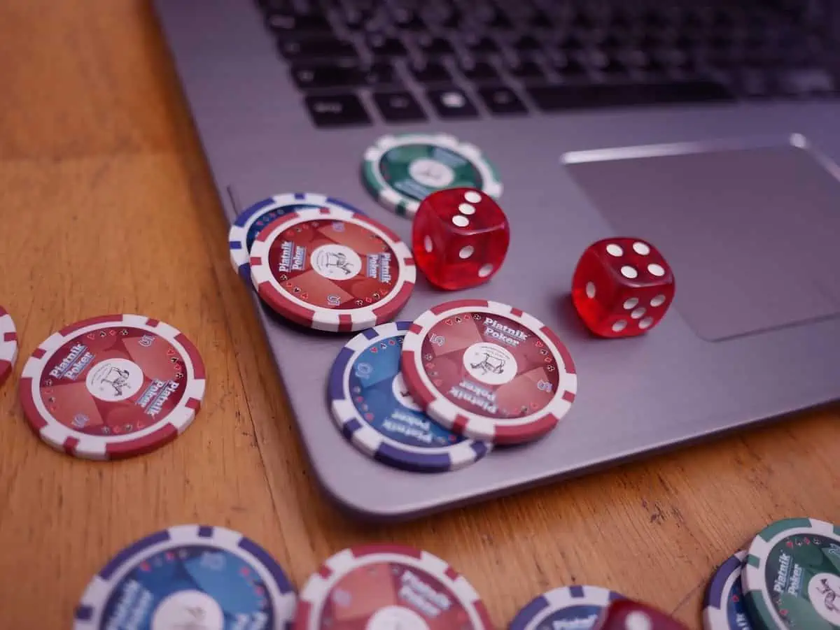 Immerse Yourself in the World of Online Casinos!