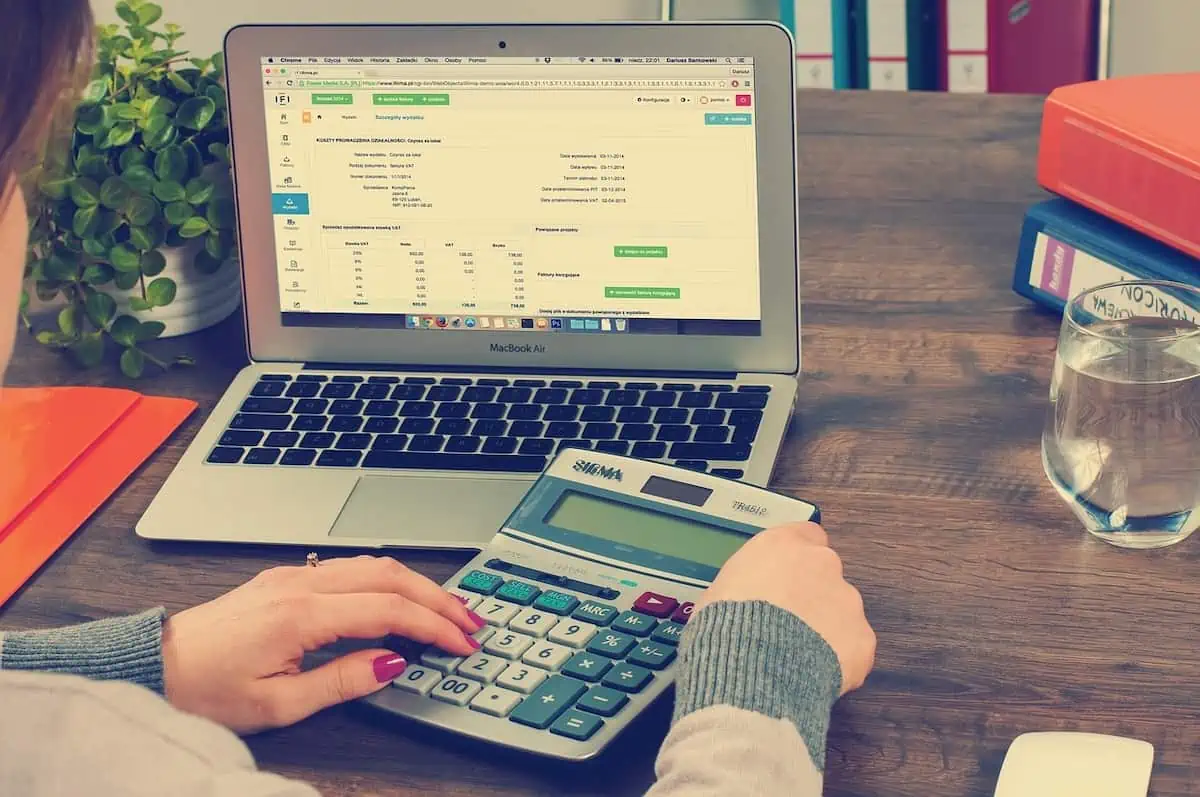 Behind the Numbers: Understanding the Importance of Bookkeeping in Canada!