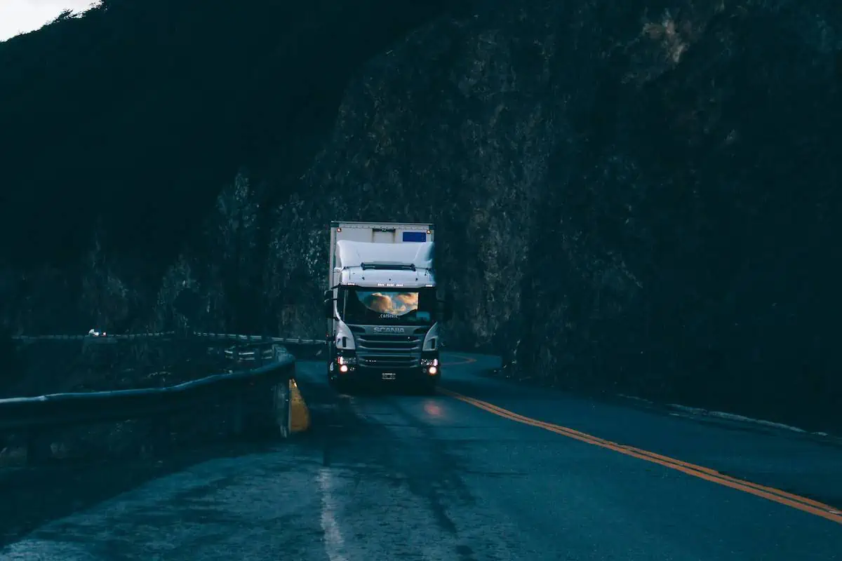 Long-Haul Trucking Insurance 101: A Comprehensive Guide for Fleet Owners!