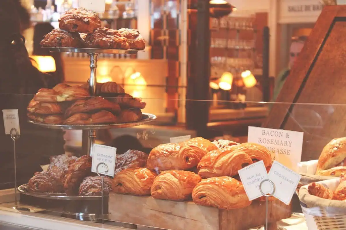 How Getting a Custom Business Card for Your Bakery Can Boost Sales!